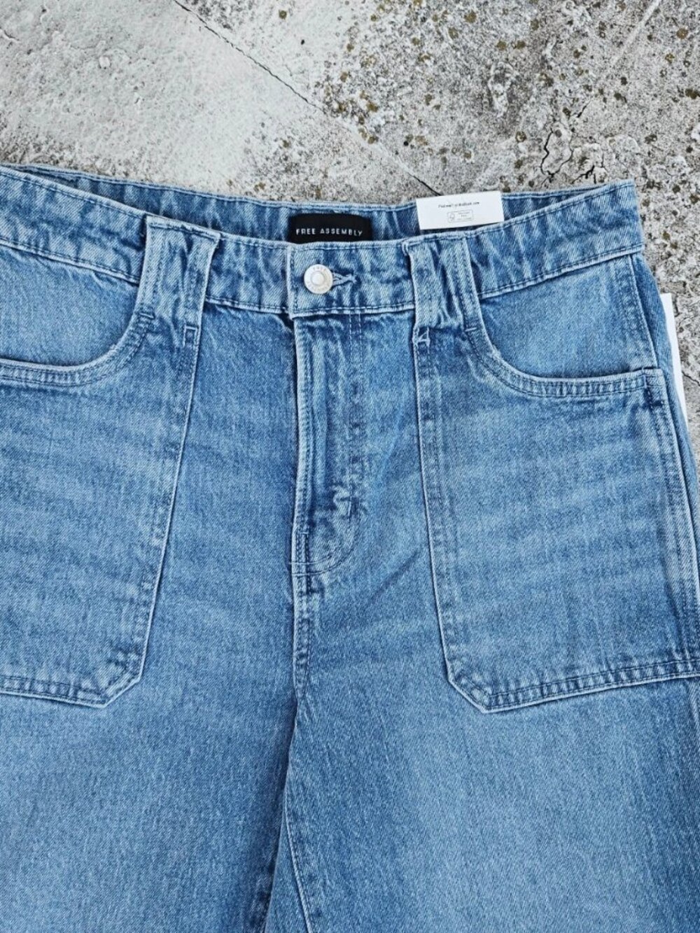 Free Assembly Women Jeans Sky Blue Indigo Wash Denim Carpenter Barrel Size 4 New - Picture 2 of 11